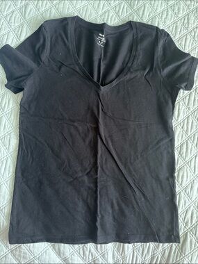 Old Navy Black V-Neck Short Sleeve Tee